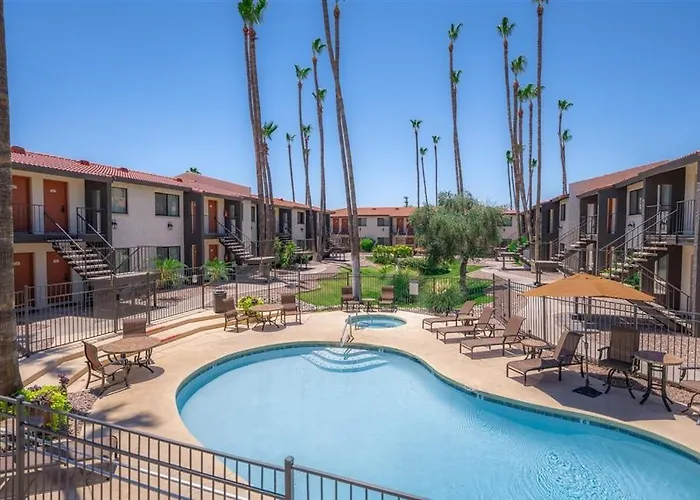 205 Fully Furnished 1br Suite-prime Location *