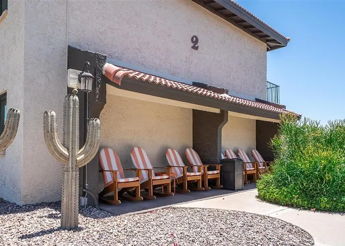 205 Fully Furnished 1br Suite-prime Location *